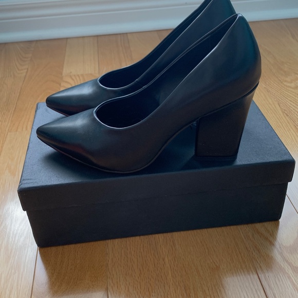 OAK + FORT POINTED PUMPS - Picture 3 of 7